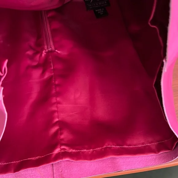 Sexy Pink Leather Skirt - Picture 4 of 6